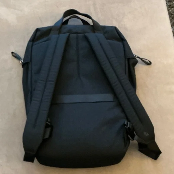 Bellroy Via Workpack in Black - Picture 9 of 12